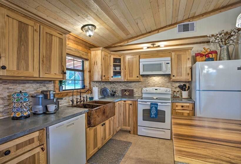 Chic Lakefront Cabin W/ Dock & Bluff Creek Views!