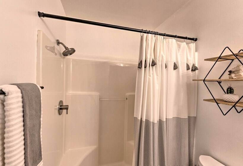 1 Mi To Hiking: Chic Show Low Escape W/ Fire Pit!