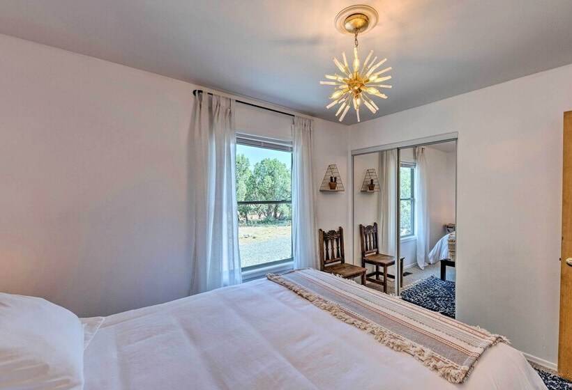 1 Mi To Hiking: Chic Show Low Escape W/ Fire Pit!