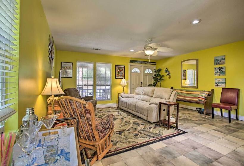 Cloud 9 On The Coast  < 1 Mi To Beach!