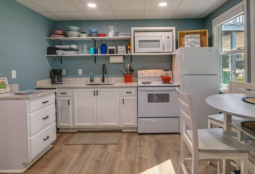 Below Deck  Beach House: Walk To The Ocean!