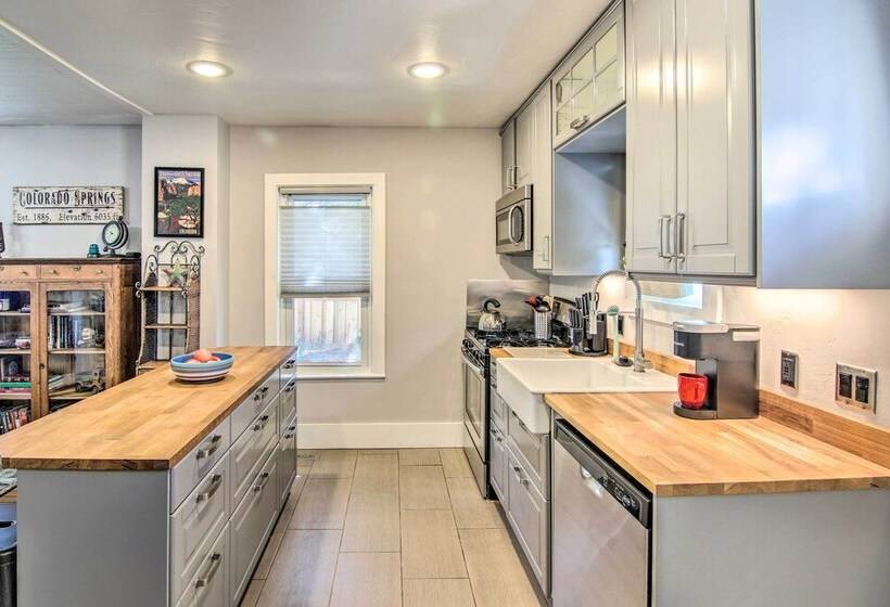 Colorado Springs Bungalow Walk To Downtown!