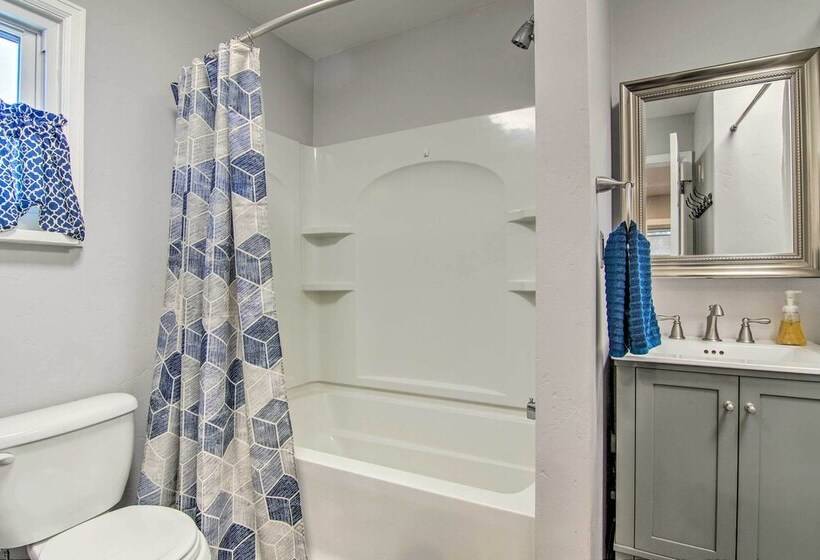 Colorado Springs Bungalow Walk To Downtown!