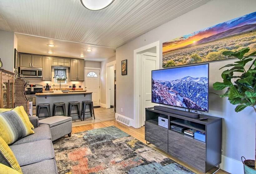 Colorado Springs Bungalow Walk To Downtown!