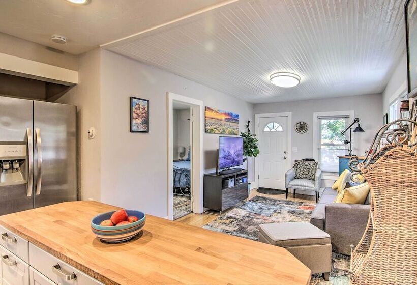 Colorado Springs Bungalow Walk To Downtown!