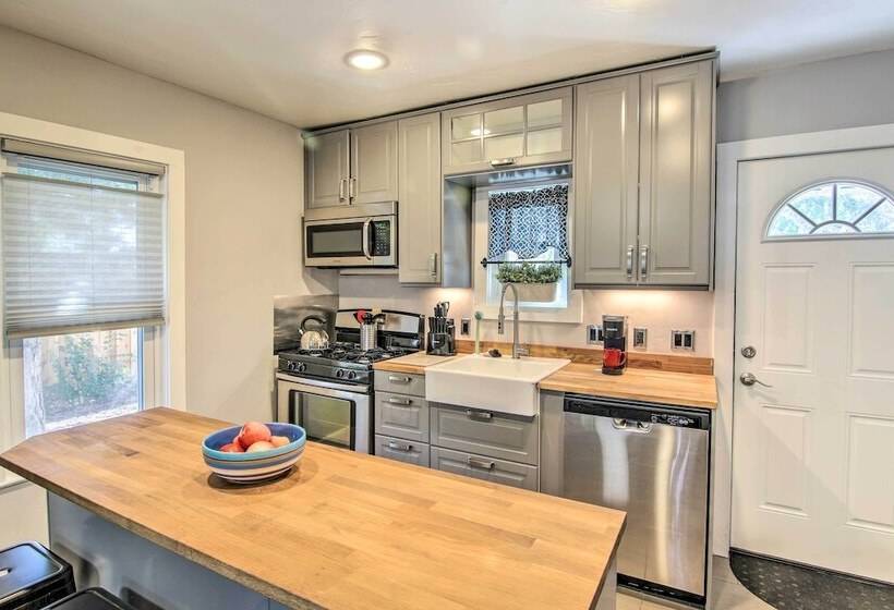 Colorado Springs Bungalow Walk To Downtown!