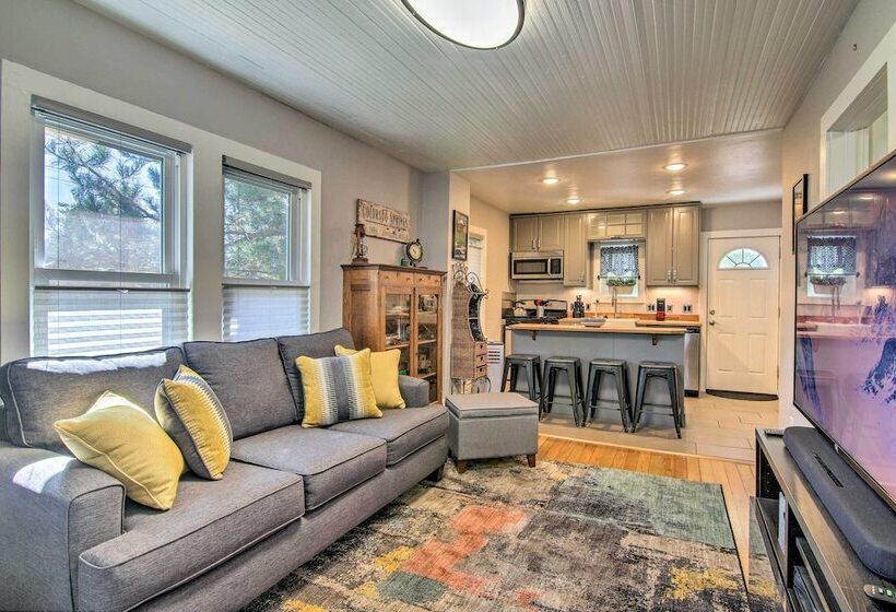 Colorado Springs Bungalow Walk To Downtown!
