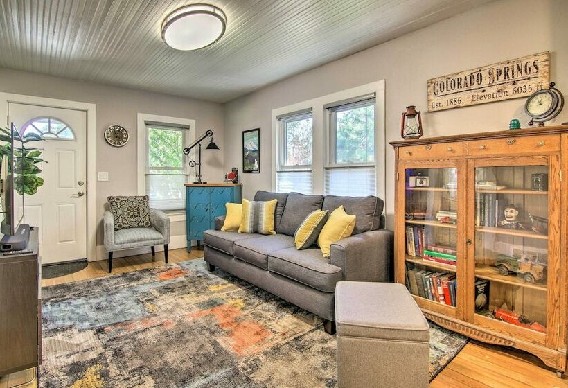 Colorado Springs Bungalow Walk To Downtown!