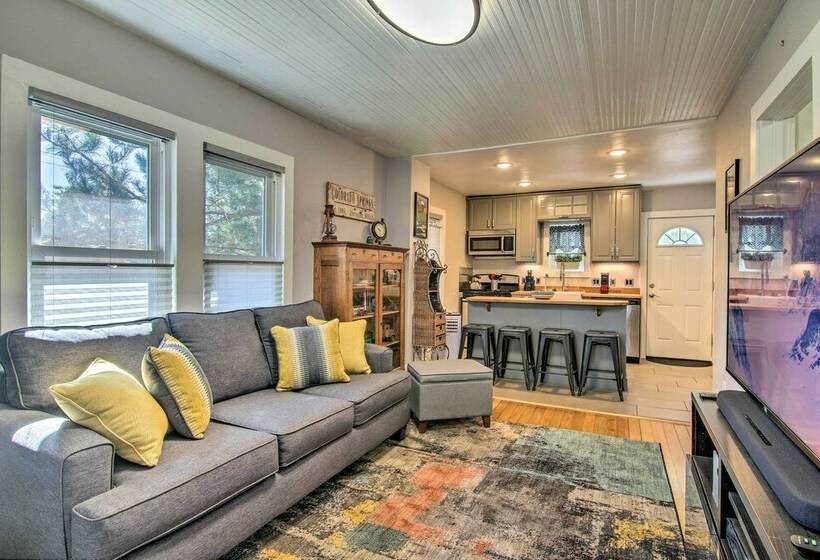 Colorado Springs Bungalow Walk To Downtown!