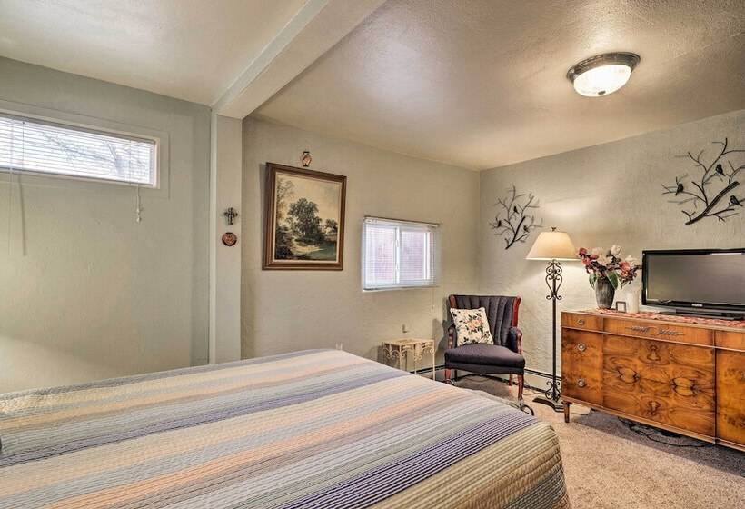 Colorful Bungalow By Pikes Peak/garden Of The Gods