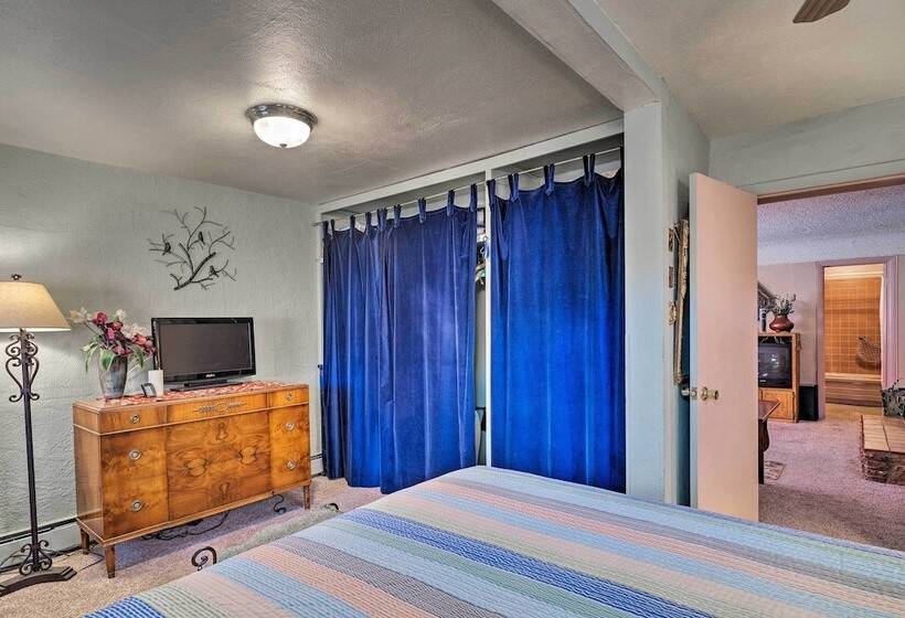 Colorful Bungalow By Pikes Peak/garden Of The Gods