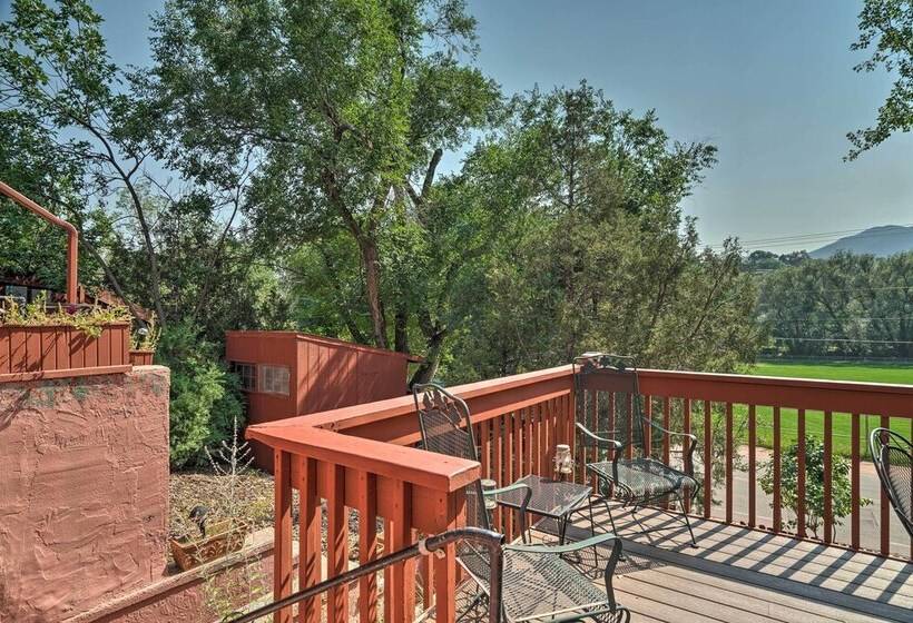 Colorful Bungalow By Pikes Peak/garden Of The Gods