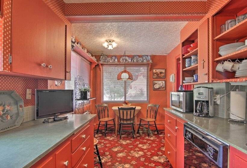 Colorful Bungalow By Pikes Peak/garden Of The Gods