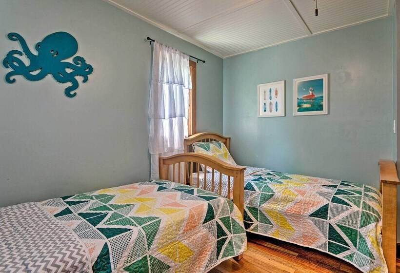 Common Fence Point Cottage W/ Ocean Views!