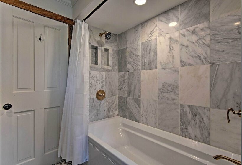 Common Fence Point Cottage W/ Ocean Views!