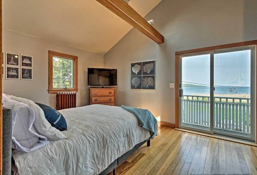 Common Fence Point Cottage W/ Ocean Views!