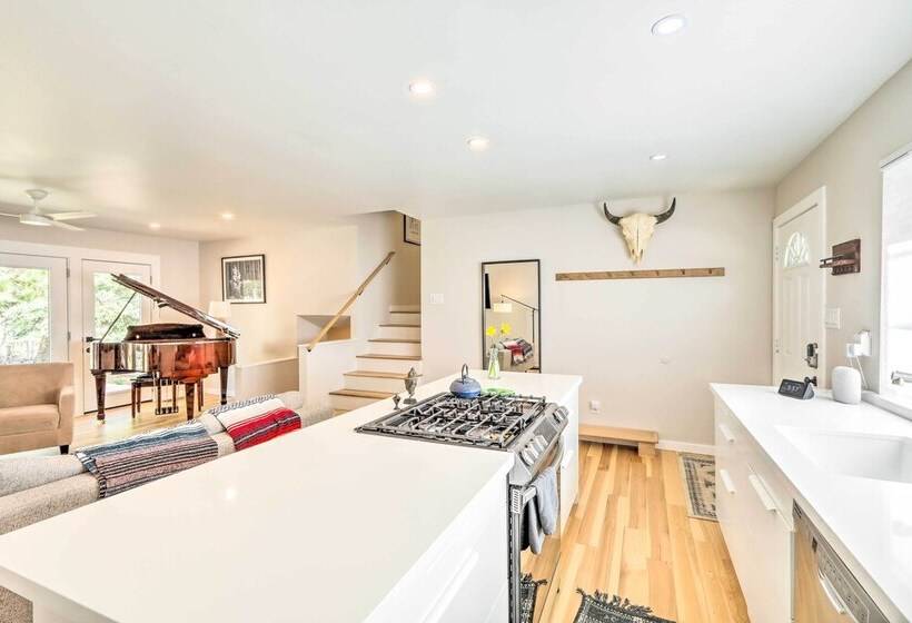 Idyllic Flagstaff Home: 3 Mi To Historic Downtown!