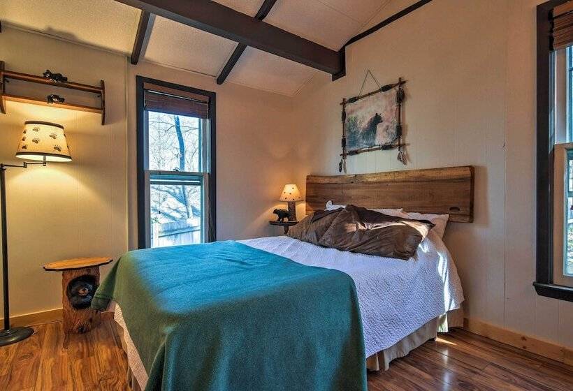 Cozy Beech Mountain Family Retreat W/ 2 Decks!