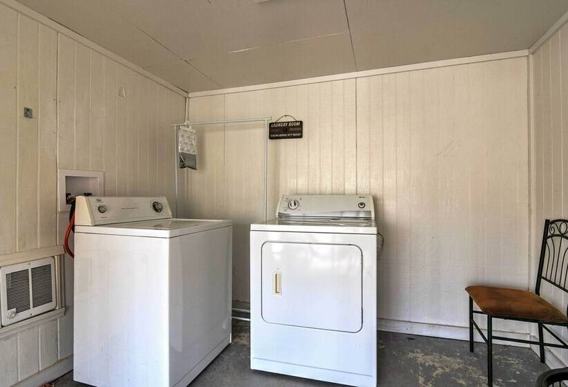 Cozy Beech Mountain Family Retreat W/ 2 Decks!