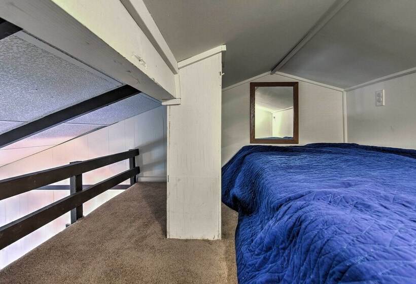 Cozy Beech Mountain Family Retreat W/ 2 Decks!