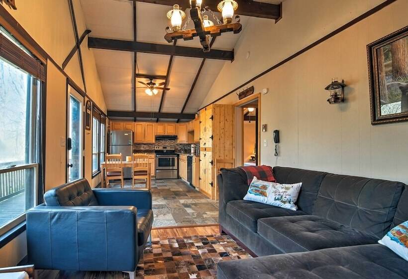 Cozy Beech Mountain Family Retreat W/ 2 Decks!