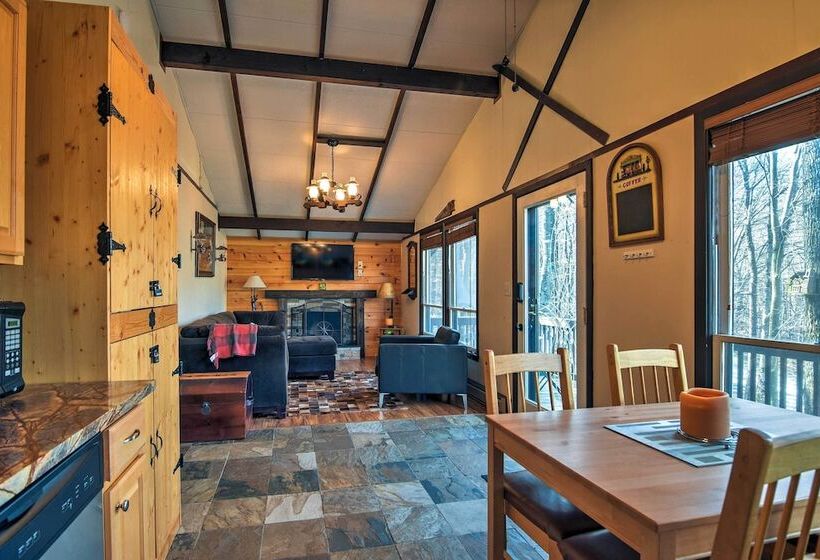 Cozy Beech Mountain Family Retreat W/ 2 Decks!