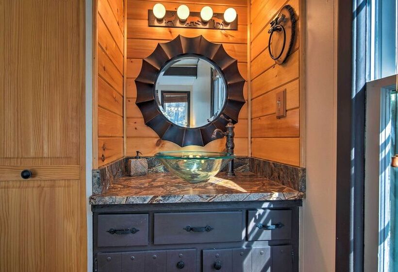 Cozy Beech Mountain Family Retreat W/ 2 Decks!