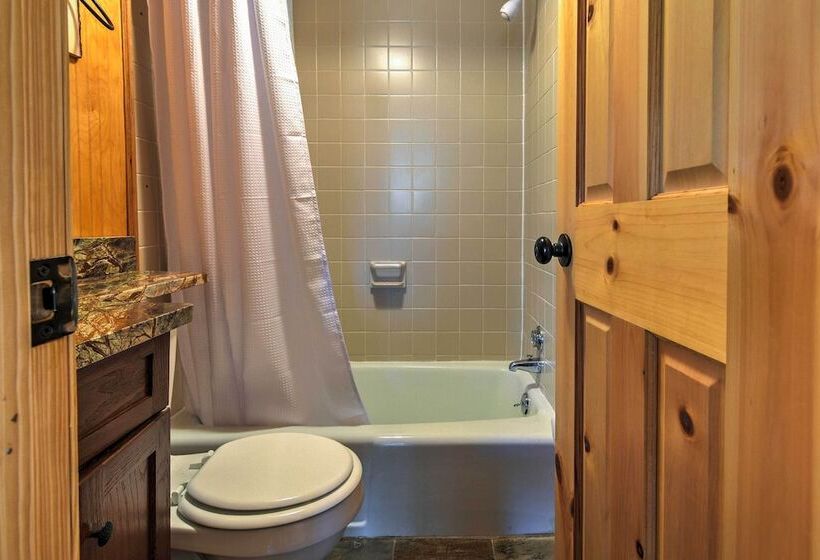 Cozy Beech Mountain Family Retreat W/ 2 Decks!