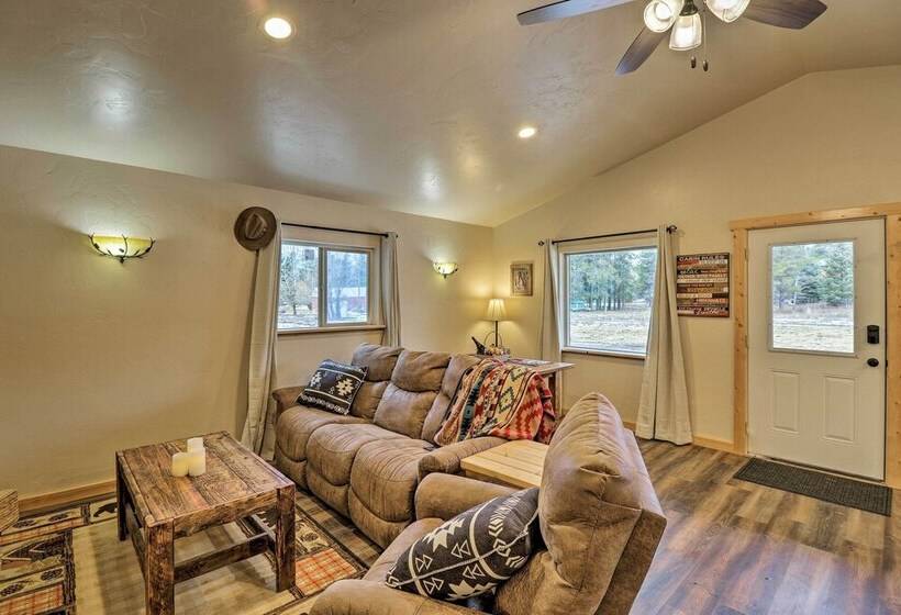 Cozy Cabin W/ Fire Pit & Bbq: 7mi To West Glacier!