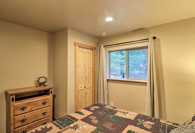 Cozy Cabin W/ Fire Pit & Bbq: 7mi To West Glacier!