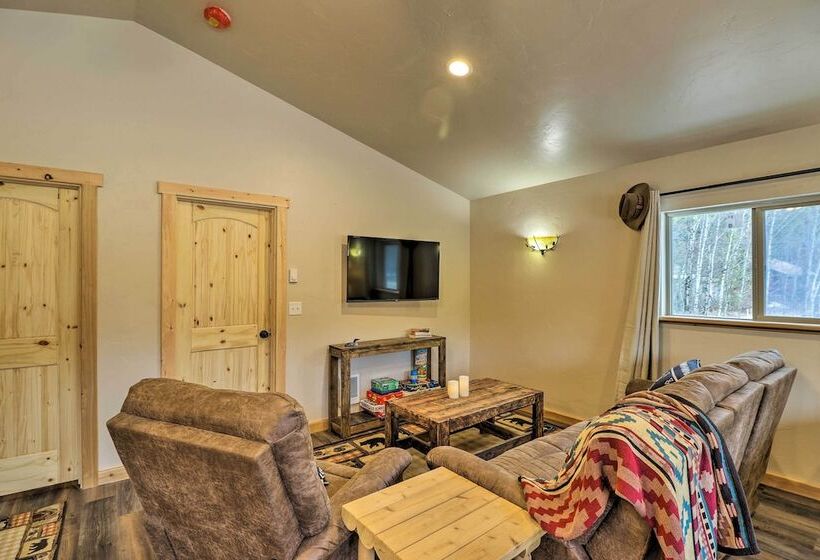 Cozy Cabin W/ Fire Pit & Bbq: 7mi To West Glacier!