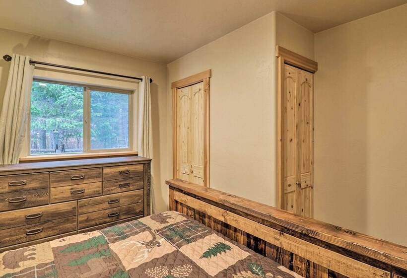 Cozy Cabin W/ Fire Pit & Bbq: 7mi To West Glacier!