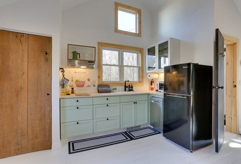 Cozy Catskills Tiny Home ~ 3 Mi To Bethel Woods!