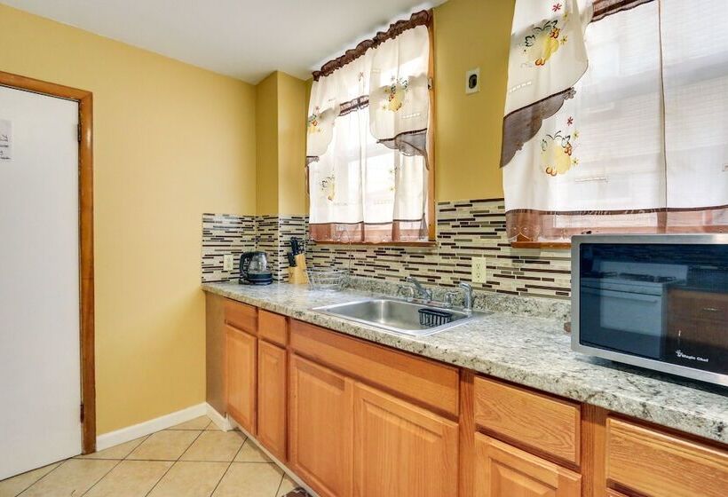 Cozy + Convenient West Orange Home   16 Mi To Nyc!