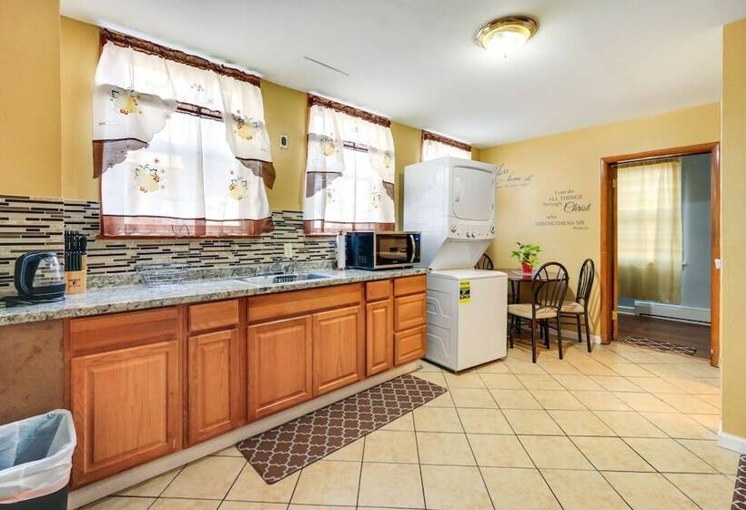 Cozy + Convenient West Orange Home   16 Mi To Nyc!