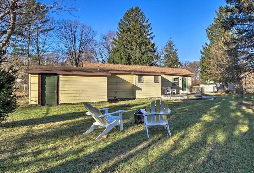 Cozy Cottage W/ Fire Pit: 1 Mi To Lake Mi Beaches!