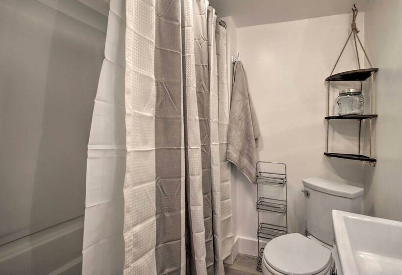 Cozy Cottage W/ Fire Pit: 1 Mi To Lake Mi Beaches!