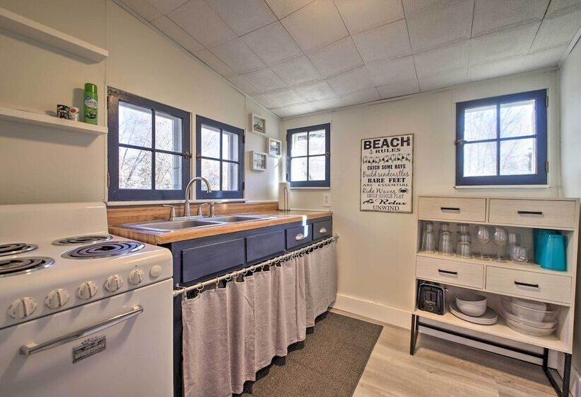 Cozy Cottage W/ Fire Pit: 1 Mi To Lake Mi Beaches!