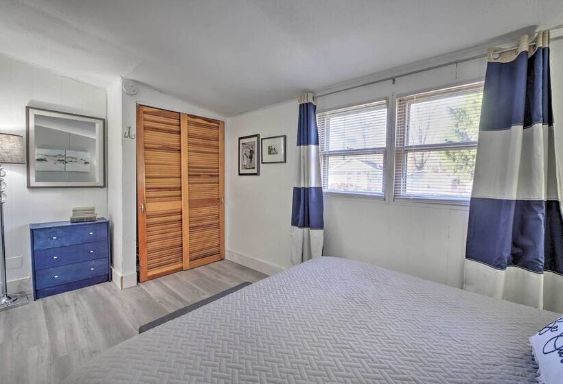 Cozy Cottage W/ Fire Pit: 1 Mi To Lake Mi Beaches!