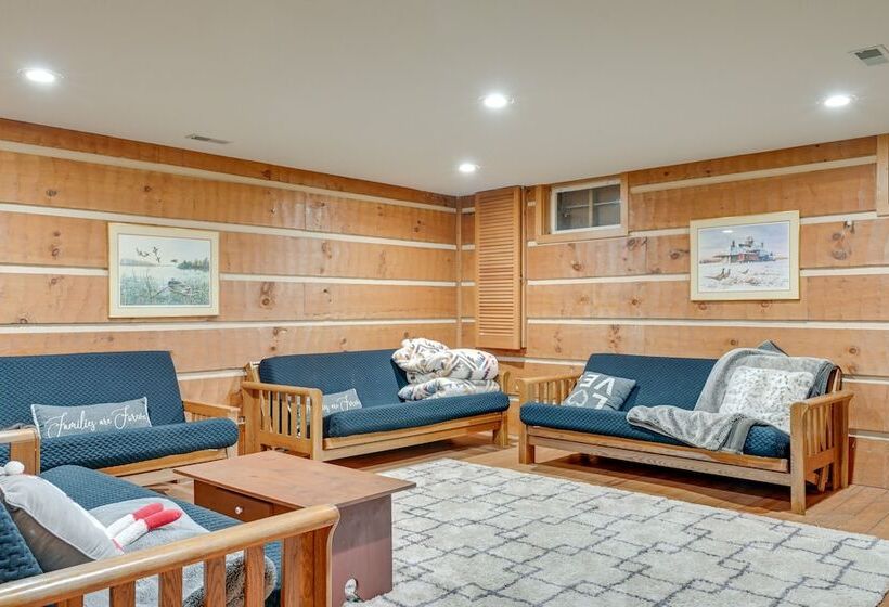 Custom Built Clarklake Cabin: Sauna & Cold Plunge!