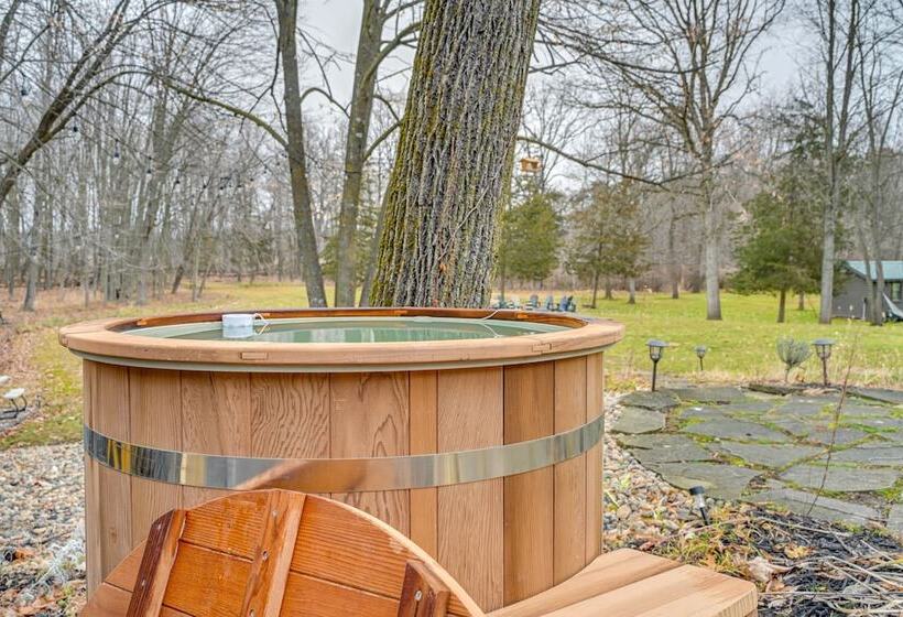 Custom Built Clarklake Cabin: Sauna & Cold Plunge!