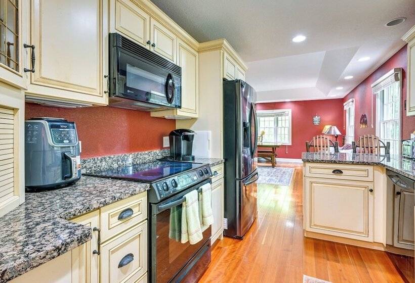 Custom Built Clarklake Cabin: Sauna & Cold Plunge!