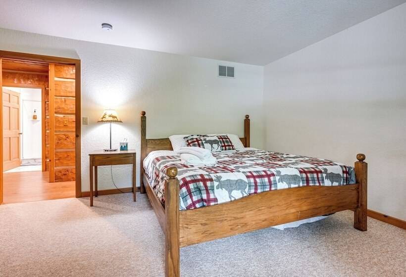 Custom Built Clarklake Cabin: Sauna & Cold Plunge!