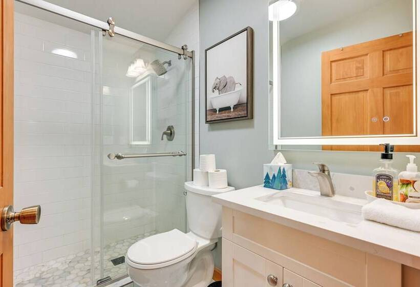 Custom Built Clarklake Cabin: Sauna & Cold Plunge!