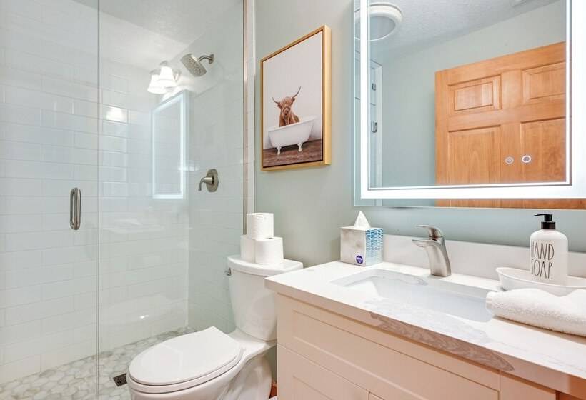 Custom Built Clarklake Cabin: Sauna & Cold Plunge!