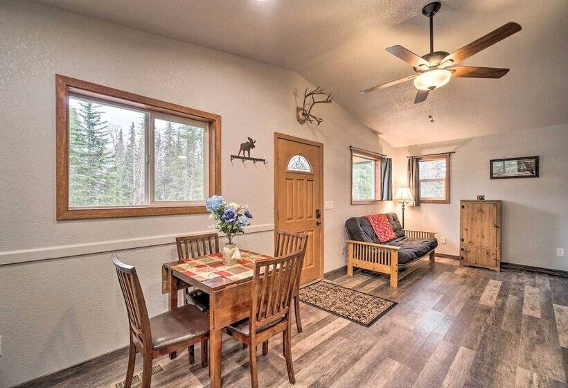 Cozy Downtown Soldotna Cabin: Dogs Welcome!