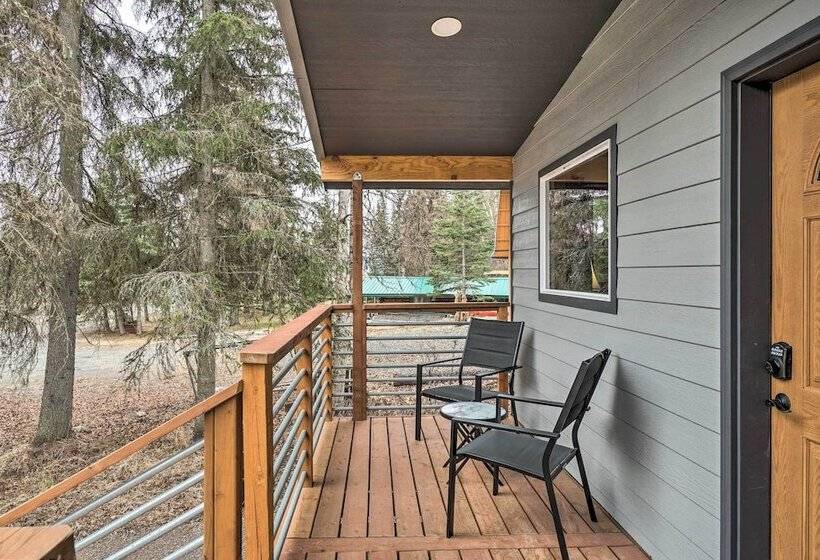 Cozy Downtown Soldotna Cabin: Dogs Welcome!