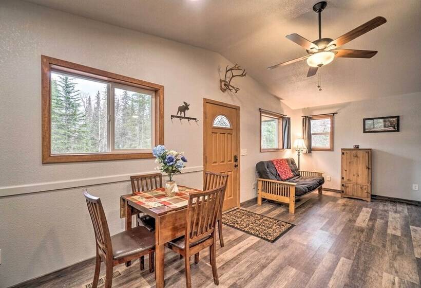 Cozy Downtown Soldotna Cabin: Dogs Welcome!