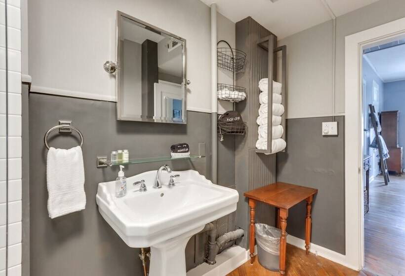 Cozy Eureka Springs Cottage, Walk To Dtwn!