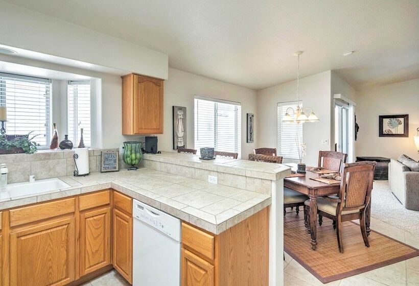 Cozy Lake Havasu City Retreat W/ Deck & Pool Table